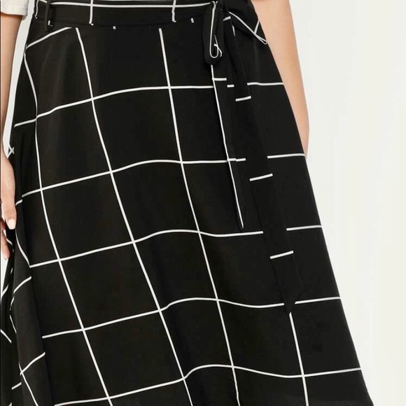 Versatile black and white circular skirt with belt - Picture 2 of 7